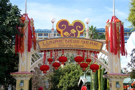Lunar New Year Disneyland 2023